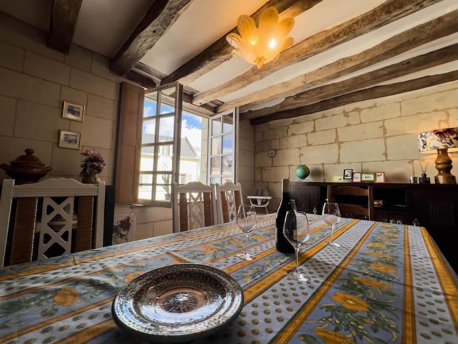 Maison Traditionnelle Centre Montsoreau Extérieur photo