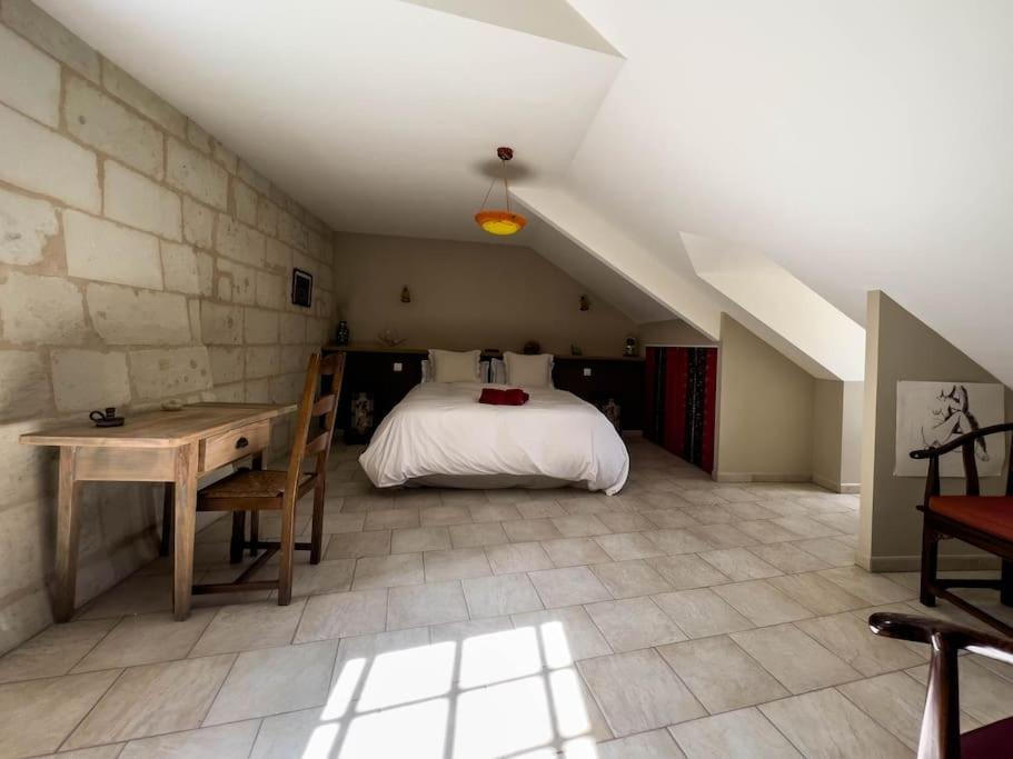 Maison Traditionnelle Centre Montsoreau Extérieur photo