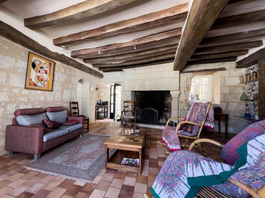 Maison Traditionnelle Centre Montsoreau Extérieur photo