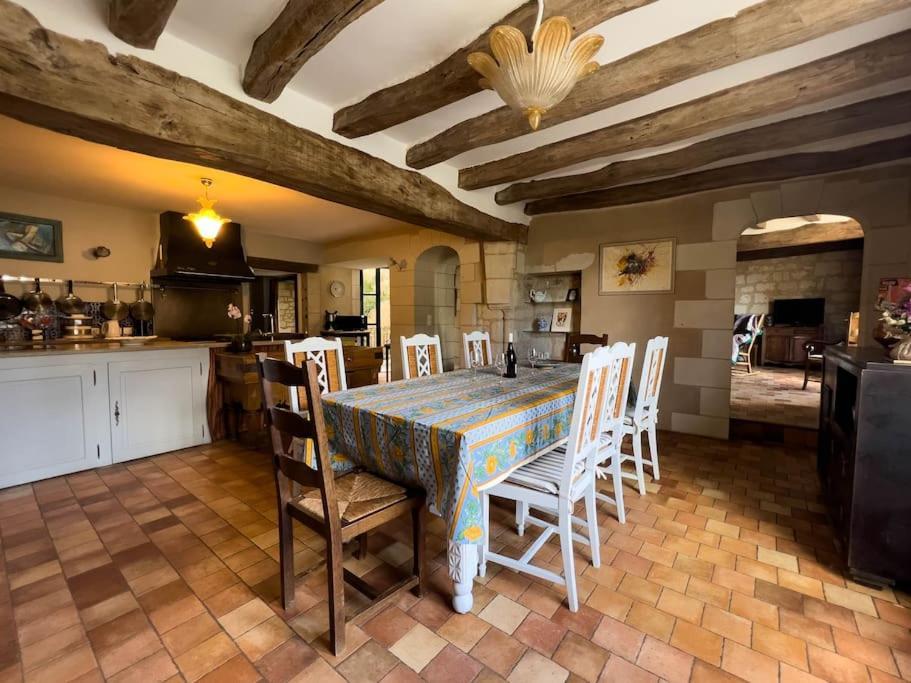 Maison Traditionnelle Centre Montsoreau Extérieur photo