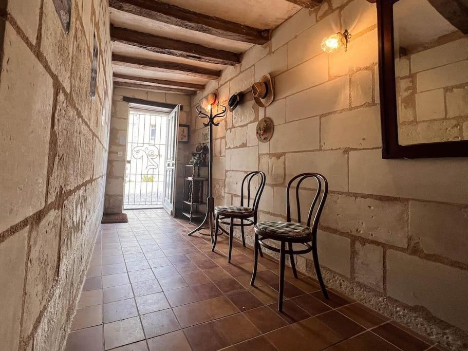 Maison Traditionnelle Centre Montsoreau Extérieur photo